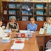 Н.А. Крюкова, М.Д. Павлова и юристконсульт НОСБ Ю.Э. Львутина (слева направо)