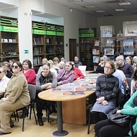 Читальный зал ГБУК НОСБ. Общее фото зрителей.