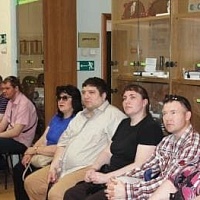На фото: участники 3-го Новосибирского открытого молодежного информационно-реабилитационного форума среди инвалидов по зрению ВОС