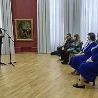 Выступление директора библиотеки Ю.Ю. Лесневского перед аудиторией Екатериненского зала музея.