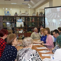 Общее фото участников диктанта в читальном зале ГБУК НОСБ