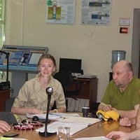 На фото: Тонких М.А. (в центре), экскурсовод Музея города Новосибирска, приглашенный эксперт
